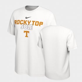 On Court UT Bench Mens White T-Shirt 155323-293 On Court UT Bench Mens White T-Shirt 155323-293